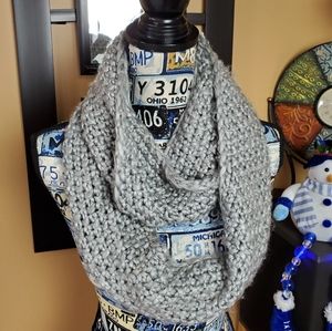 AEROPOSTALE GRAY KNIT INFINITY SCARF!
